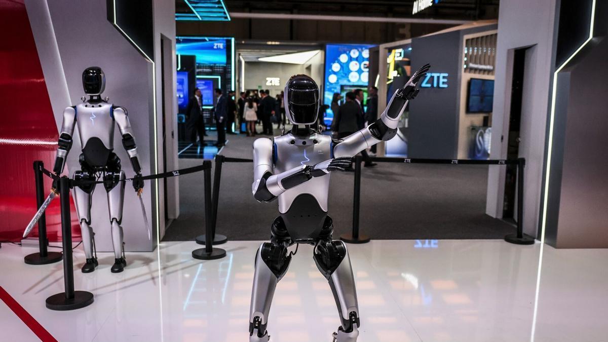 İNSANSI ROBOT | Varşova'da yaban domuzlarını korkutan insansı robotun viral videosu: Bilim kurgu gibi görünüyor