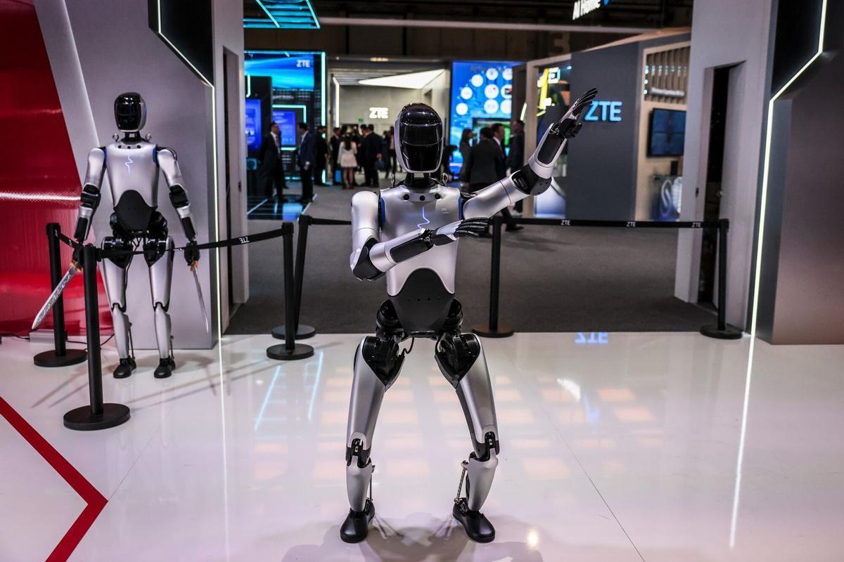 Robots humanoides expuestos en el MWC Barcelona 2026.