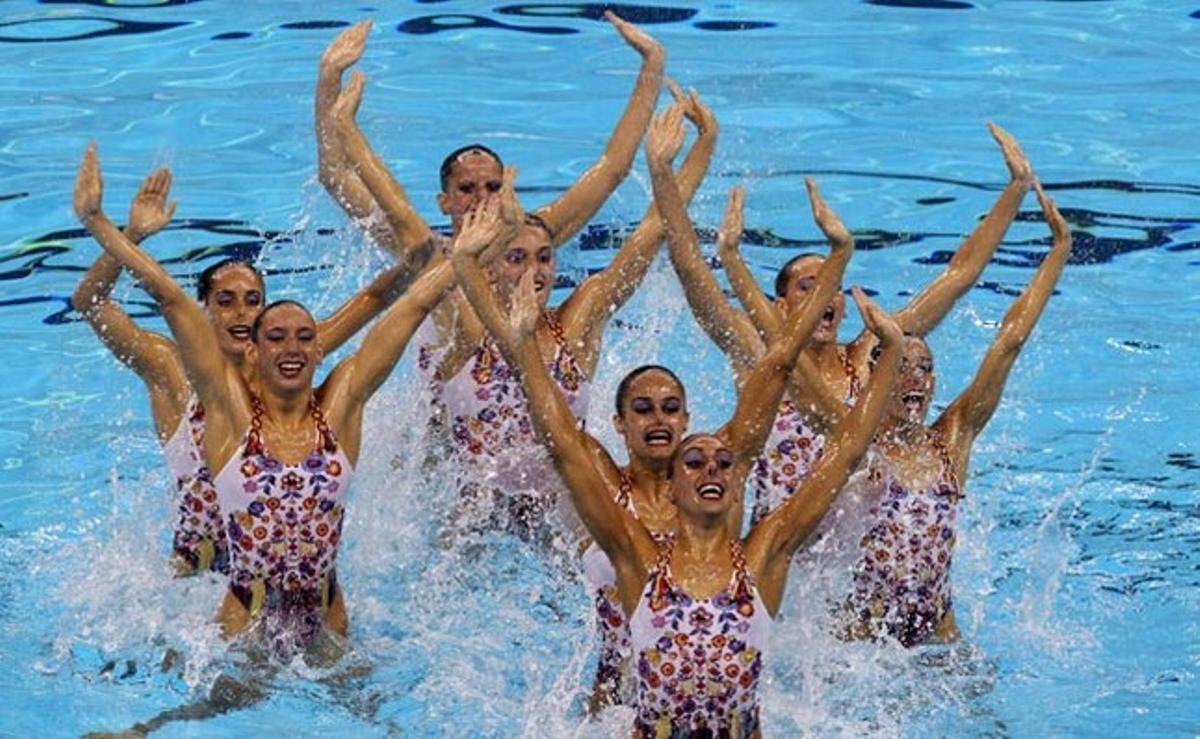 L’equip espanyol durant la seva actuació per la medalla de bronze en Nedo Sincronitzat al Campionat Mundial de Natació a Xangai, Xina