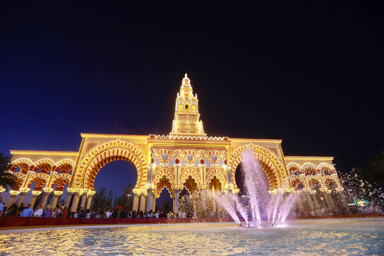 El encendido del alumbrado especial y la portada de la Feria de Córdoba, en imágenes