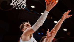 Hezonja empezó bien por el Madrid, aunque el protagonismo fue de Unicaja en la primera mitad