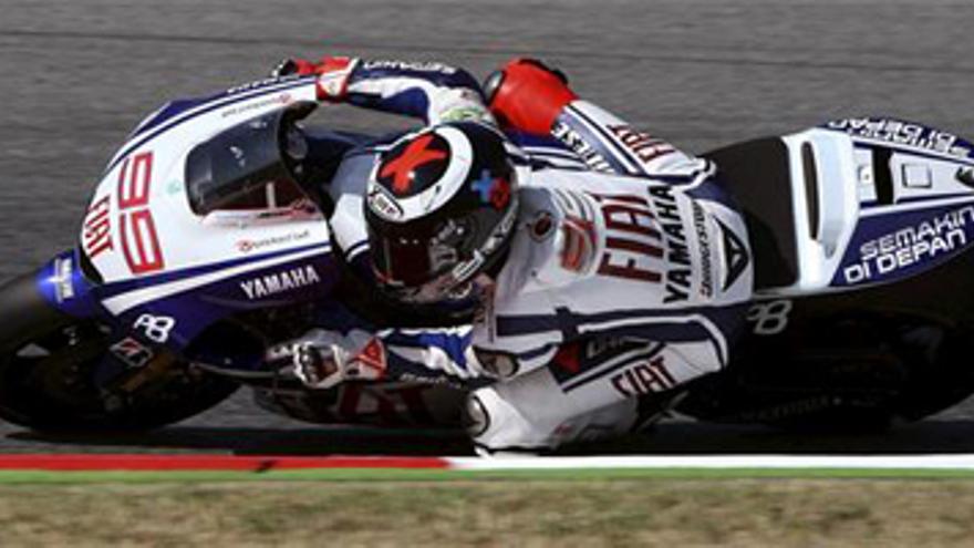 Lorenzo saldrá en primera posición tras batir el récord de Montmeló