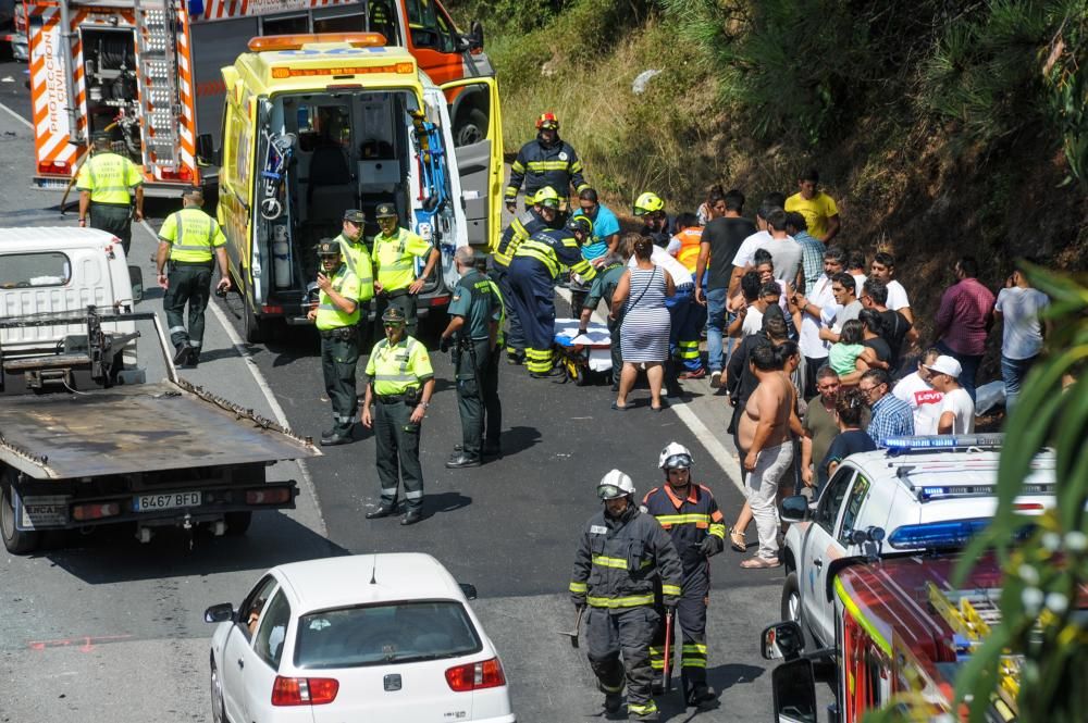 Tres heridos en un brutal accidente en uno de los principales accesos a Vilagarcía