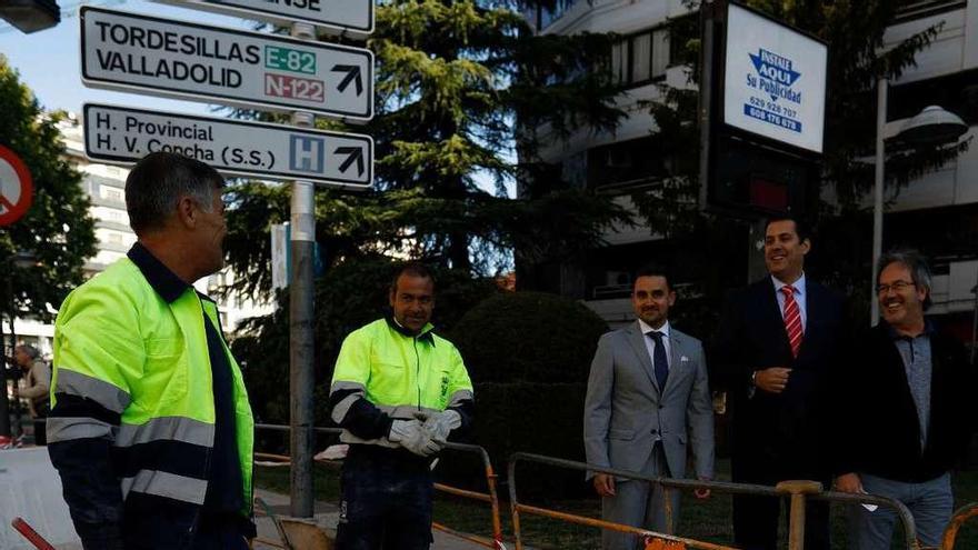 Castro y Guarido visitan las obras en los jardines de Eduardo Barrón.