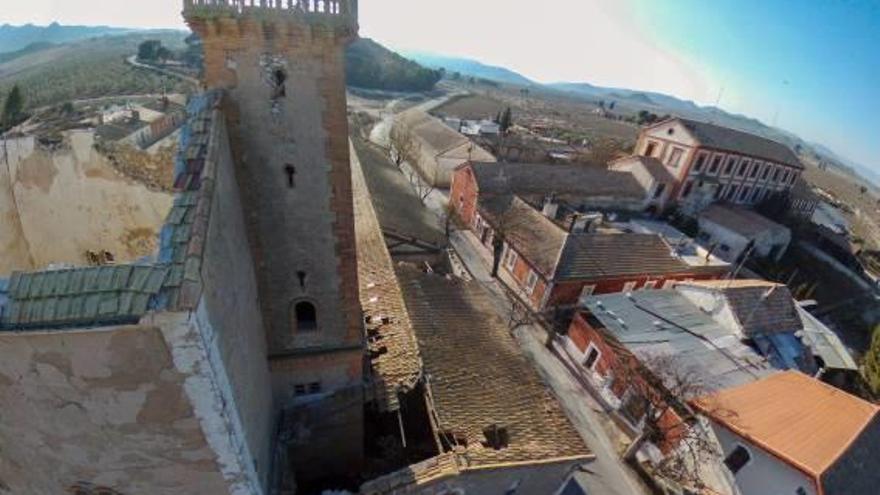 Imagen aérea de la Colonia de Santa Eulalia de Sax, que refleja el abandono que está poniendo en riesgo un conjunto arquitectónico excepcional.