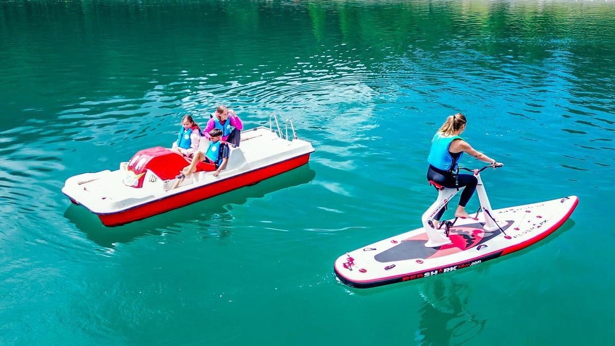 L'oferta de La Molina permet navegar amb patinets d’aigua i bicicletes elèctriques infantils