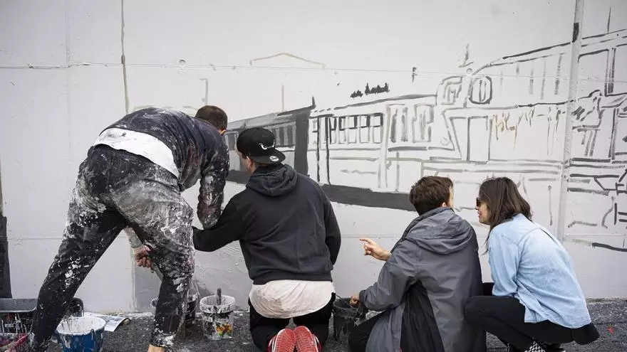 Art, memòria i comunitat s’uneixen a Balsareny: Com és el nou mural de 47 metres dedicat a la història ferroviària?