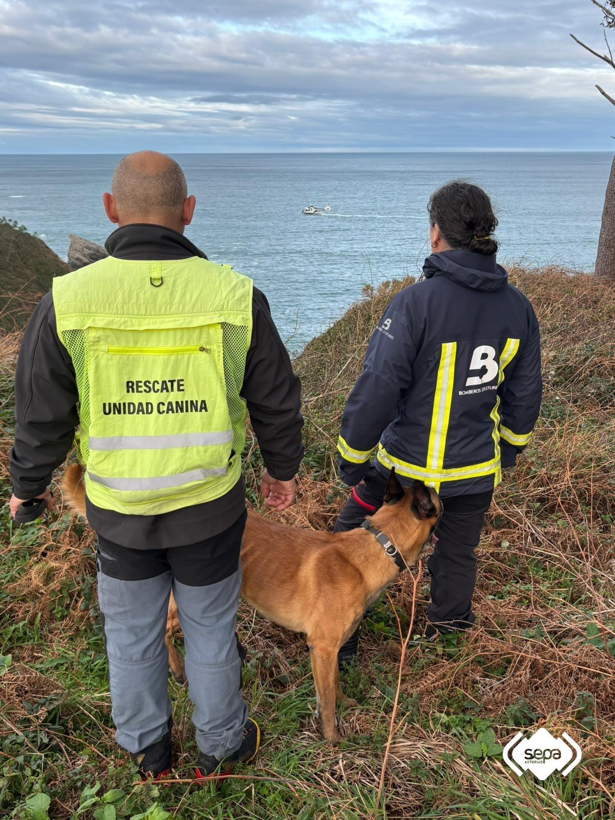 FOTOS: Búsqueda de un pescador desaparecido en la costa de Coaña FOTOS: Búsqueda de un pescador desaparecido en la costa de Coaña