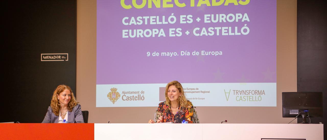 Carmen Vilanova, de la Oficina de Planificación, con la alcaldesa de Castelló, Amparo Marco.