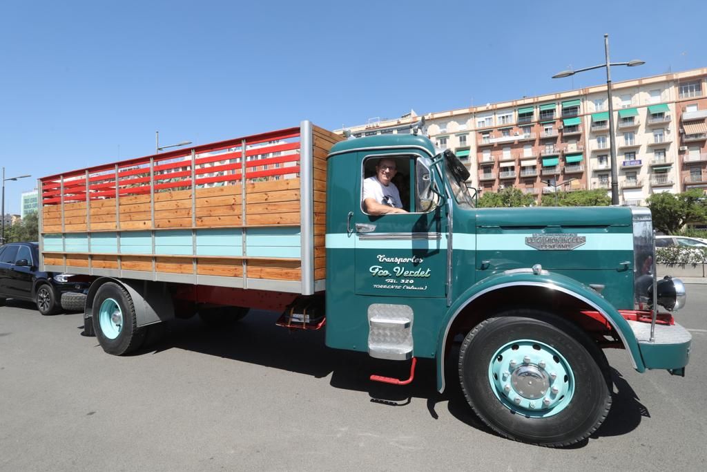 Los camiones salen a las calles de València para honrar a San Cristóbal