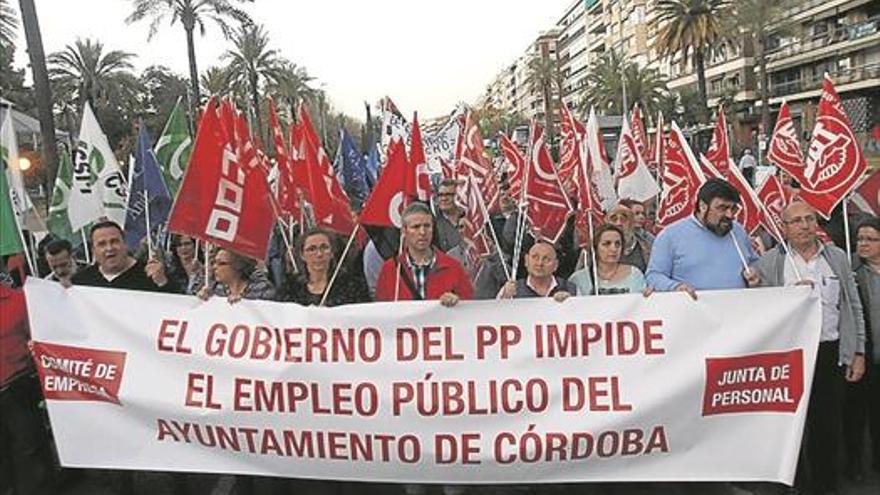 Centenares de personas reivindican el empleo público en el Consistorio