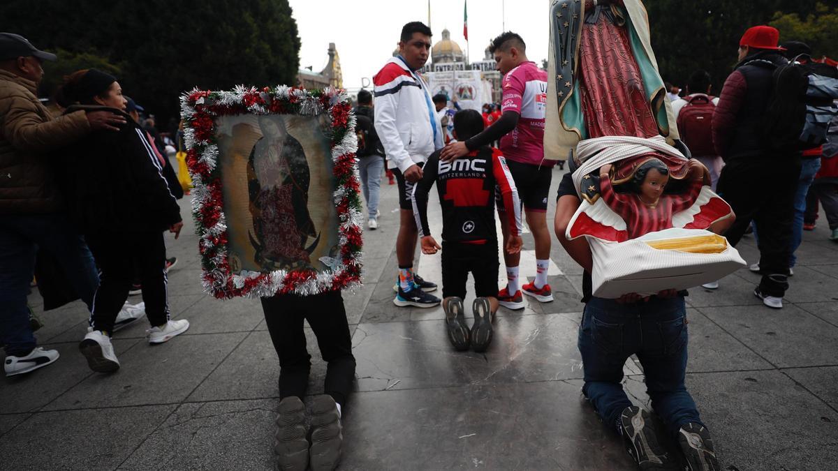 Peregrinos por el Día de la Virgen de Guadalupe en México.