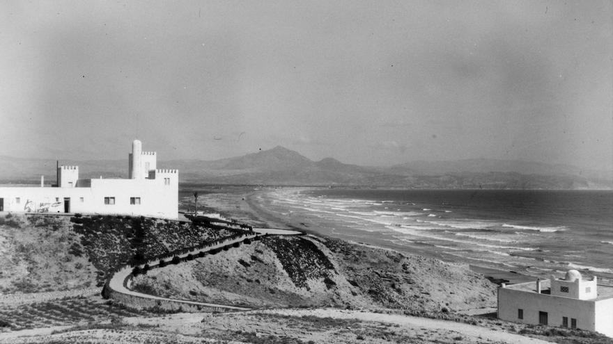 Así fue la transformación de la Playa de San Juan de Alicante entre 1930 y 1990