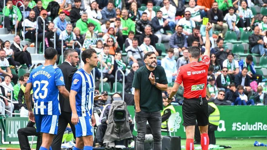 El Elche vuelve a asomarse al abismo del descenso