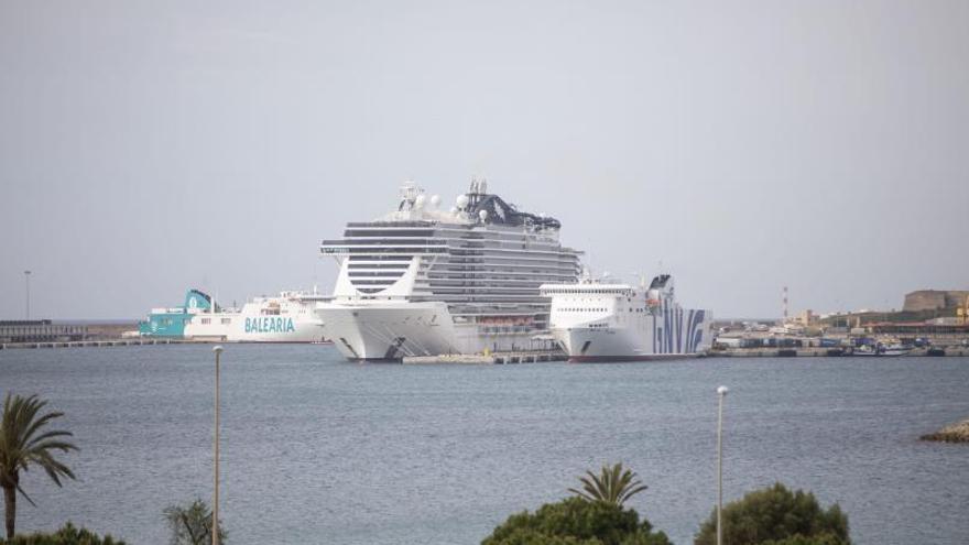 Navieras y Govern escenifican en mayo el acuerdo que limita los cruceros en Palma