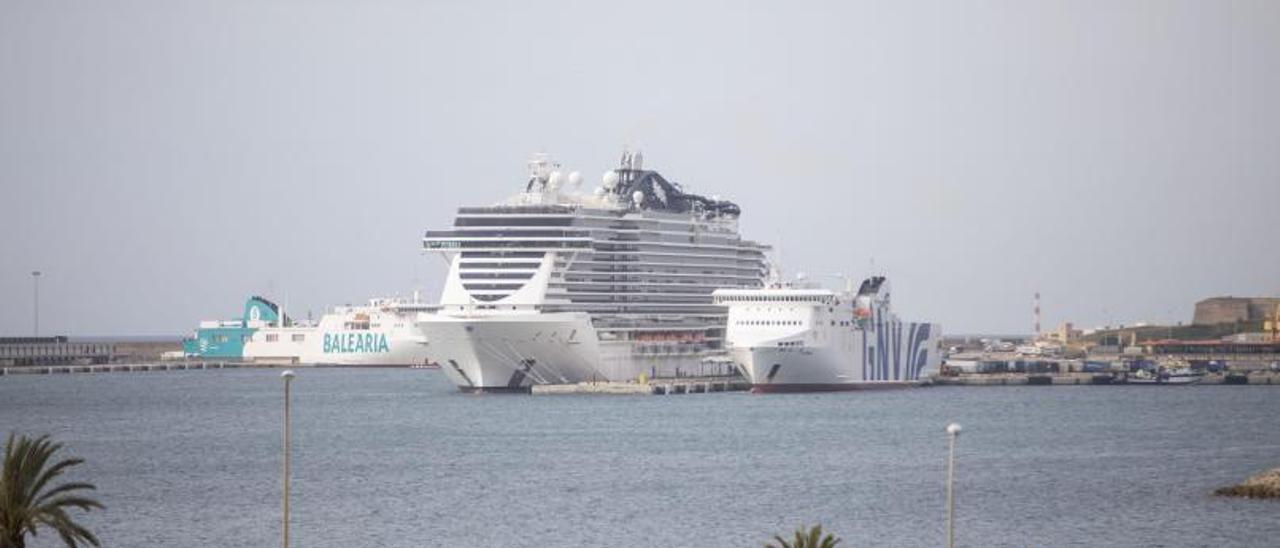 Moratoria cruceros Límite Navieras y Govern escenifican en mayo el acuerdo  que limita los cruceros en Palma