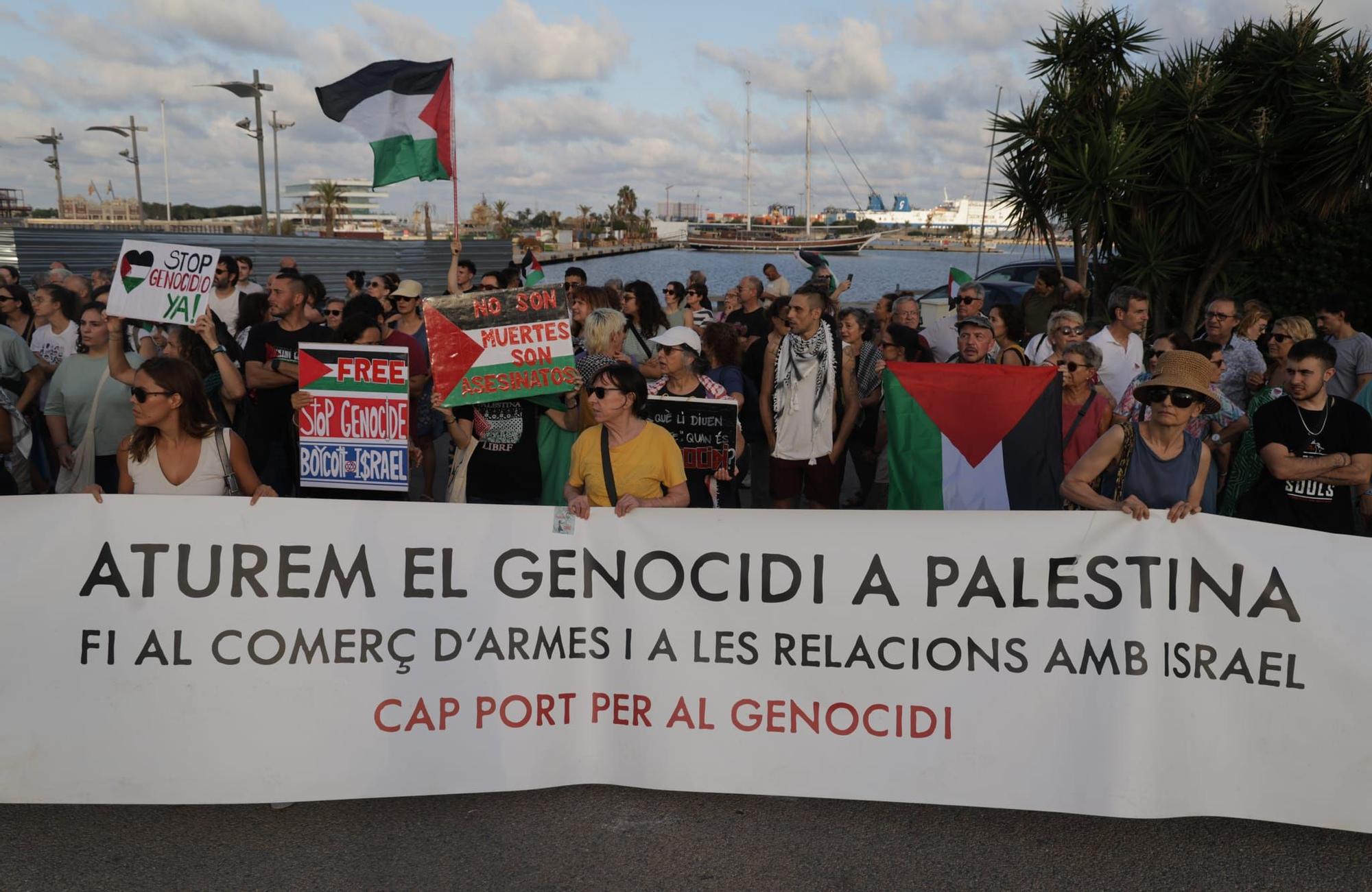Decenas de activistas reclaman en València un embargo al comercio de armas con Israel