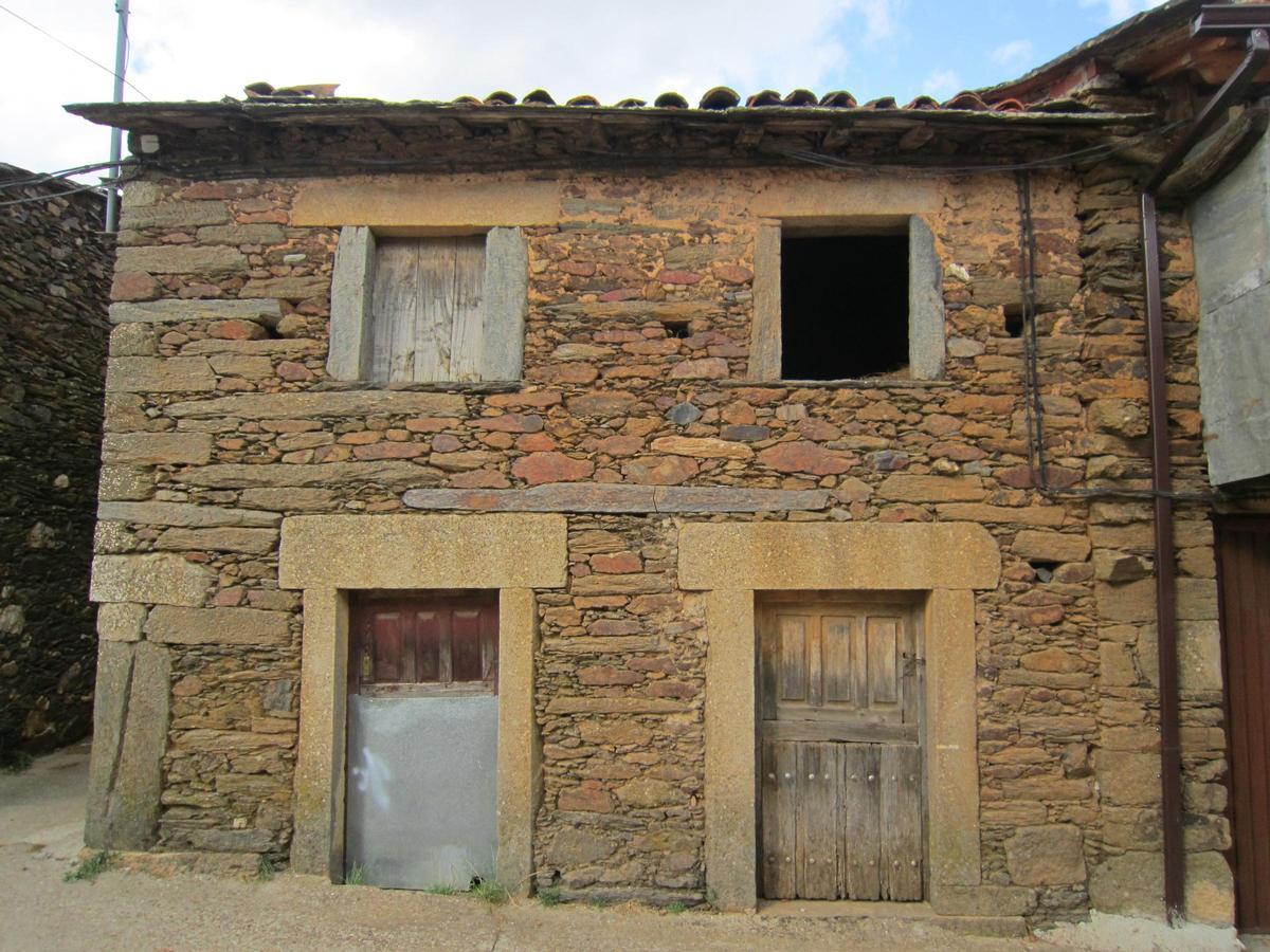 Casa de arquitectura tradicional en Nuez de Aliste