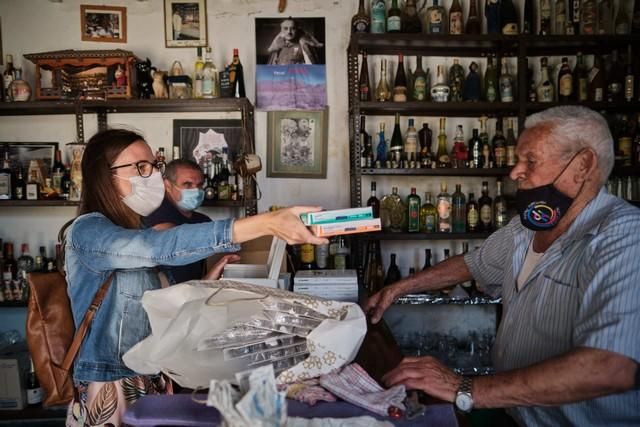 Recorrido con farmacéuticos por varios caseríos de Anaga, donde reparten medicamentos y atienden a personas en lugares aislados o con problemas para desplazarse  | 05/08/2020 | Fotógrafo: Andrés Gutiérrez Taberne