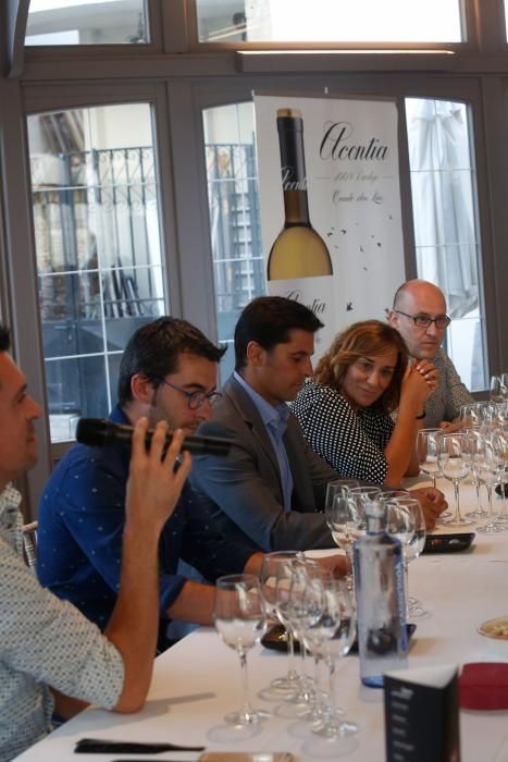 Fran Rivera participa en una cata de vinos en Avilés