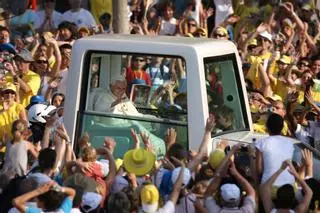 Alegan que la fundación de la visita del papa era privada para tumbar la causa