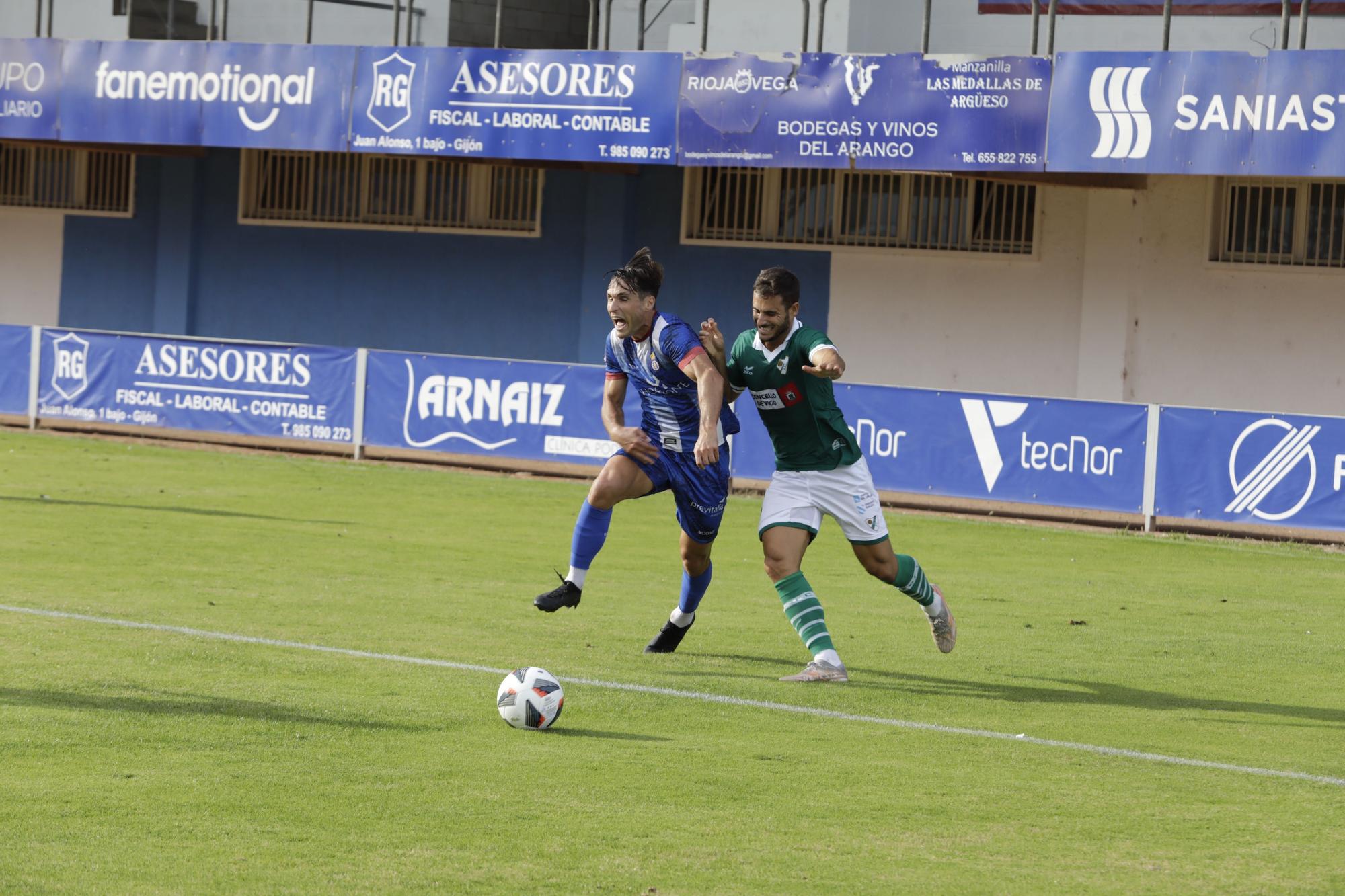 Las imágenes de la primera jornada de los asturianos en Segunda RFEF