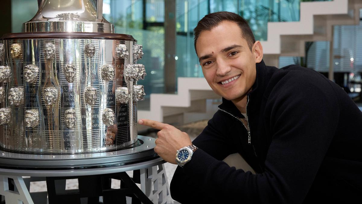 Palou, con su trofeo de las 500 Millas de Indianápolis, en SPORT