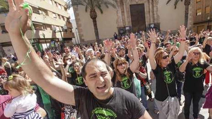 El pleno desestima sufragar los gastos de la plataforma contra el vertedero