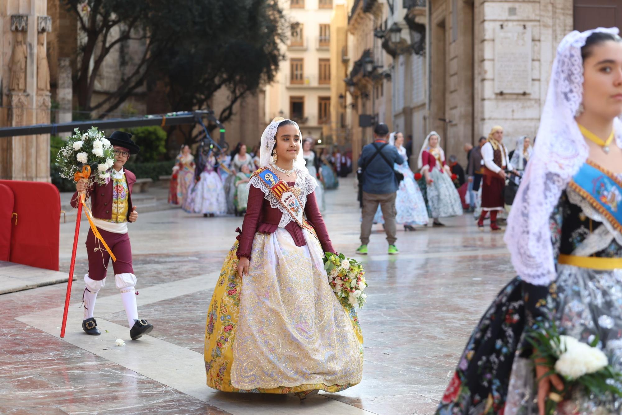 Ofrenda 2023 | Falleras Mayores e Infantiles de comisiones del 17 de Marzo (y II)