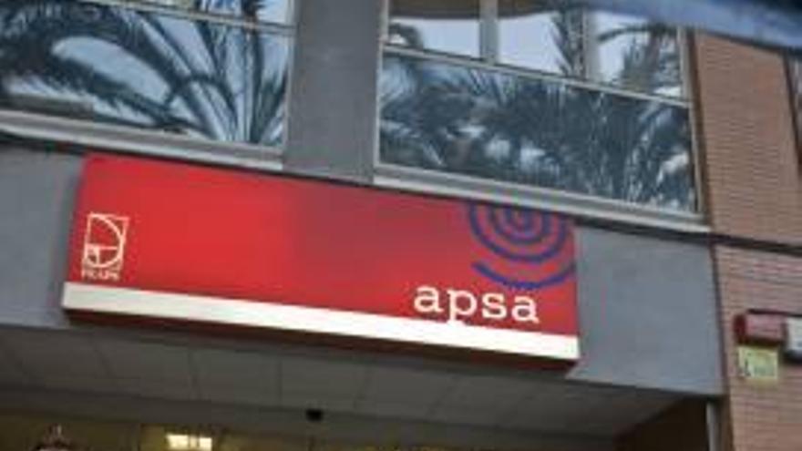 Concentración contra los impagos del Consell a APSA.