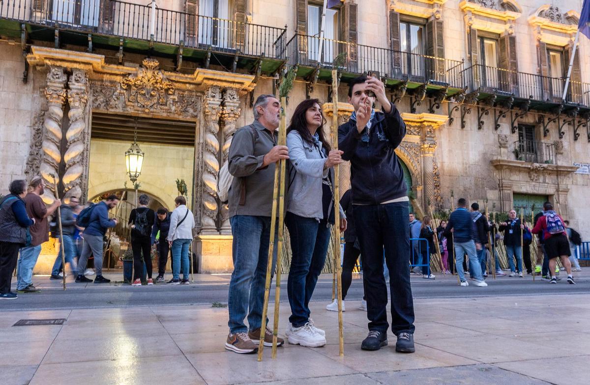 La romería a la Santa Faz marca el pulso de la ciudad de Alicante