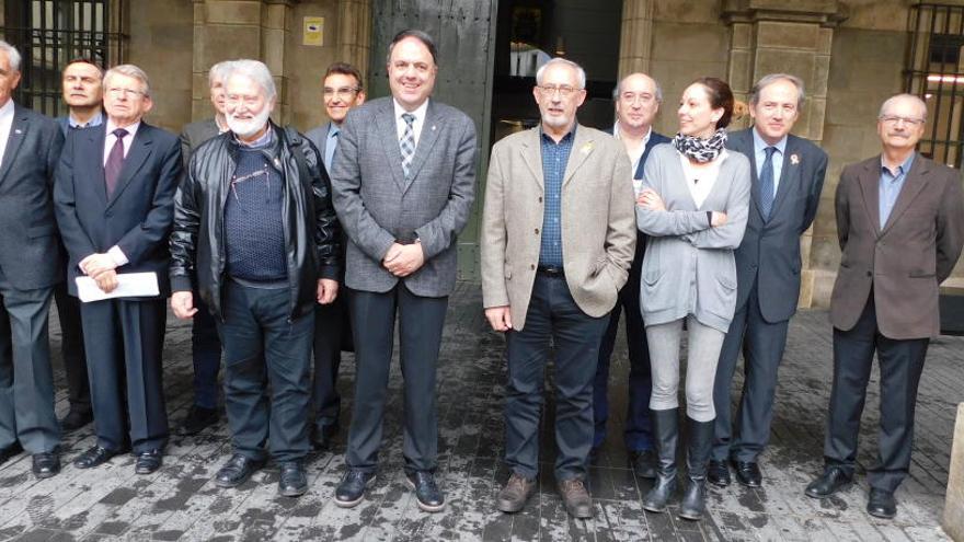 Foto de grup dels impulsors de l&#039;extensió de la UCE a Manresa