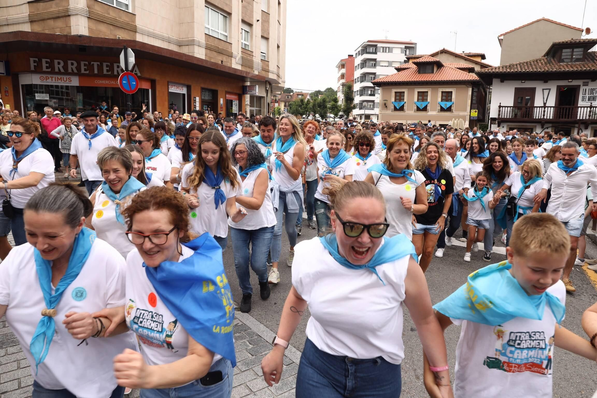 En imágenes: Miles de romeros celebran el Carmín en la Pola