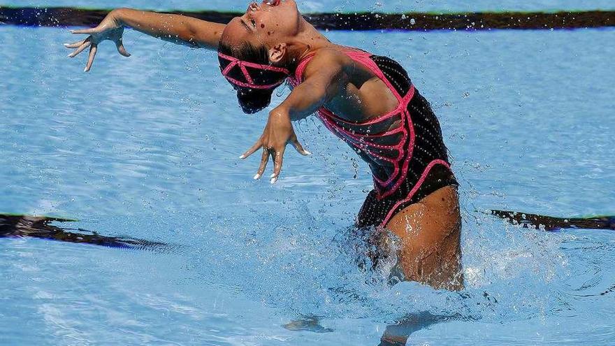 Ona Carbonell, durante un momento del ejercicio de solo libre que le valió la medalla de plata.