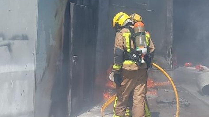 Un incendi afecta una nau del polígon Bufalvent de Manresa