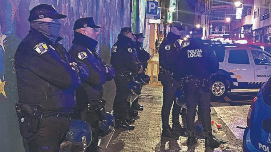 Agentes de la URSI de la Policía Local de La Laguna participaron en la detención.