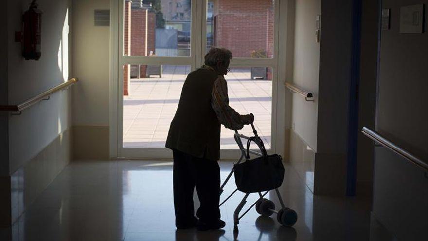 Imagen de archivo de una persona mayor en una residencia de ancianos.