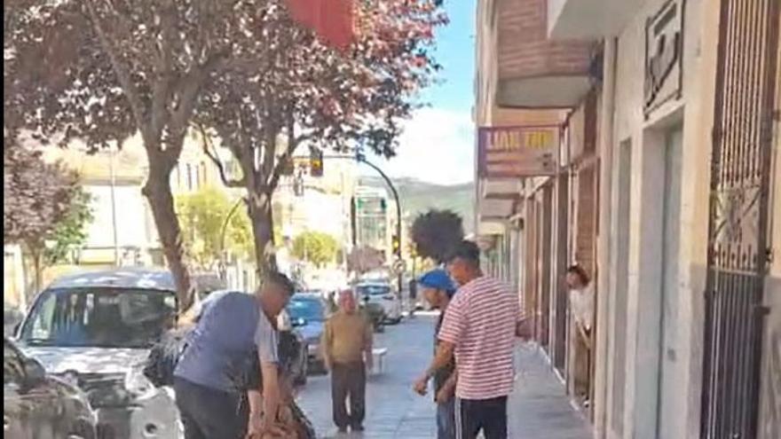 Una reyerta a puñetazo limpio en la Gran Vía de Cieza se salda con dos heridos y dos detenidos