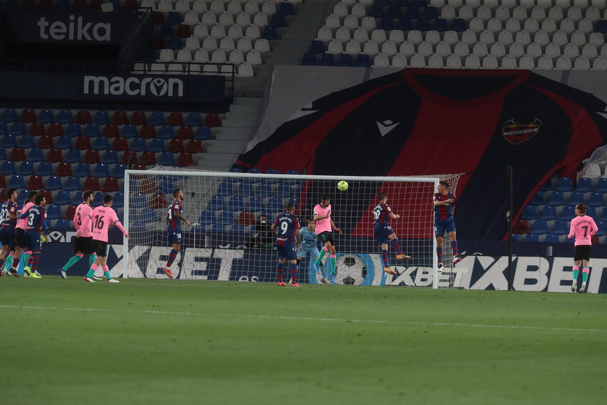 Las imágenes del empate entre el Levante y Barcelona en el Ciutat de València