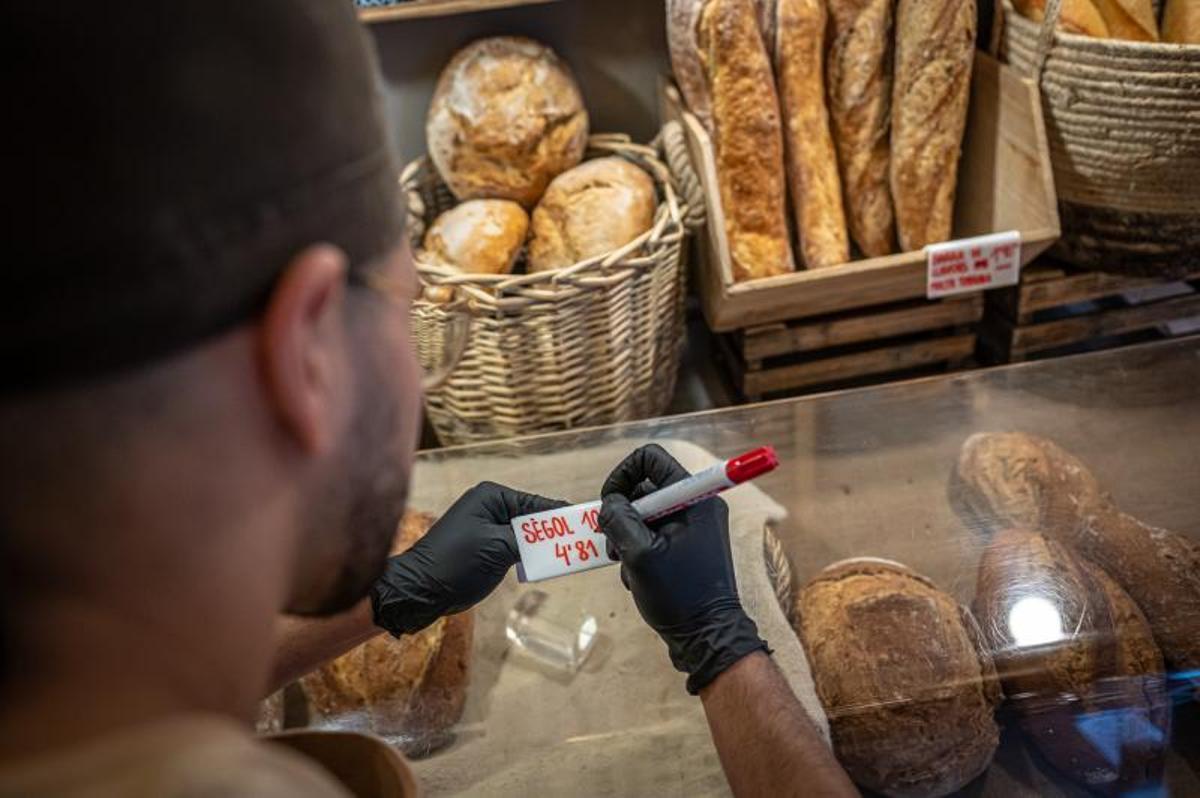 Baixa el preu del blat i el del farina, però el pa continua pujant