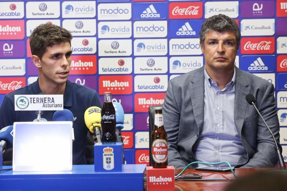 Presentación de Gil, nuevo jugador del Real Oviedo, en el Tartiere