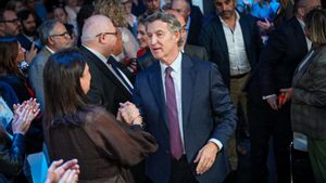 El presidente del PP, Alberto Núñez Feijóo, presenta el plan de inmigración en Barcelona.