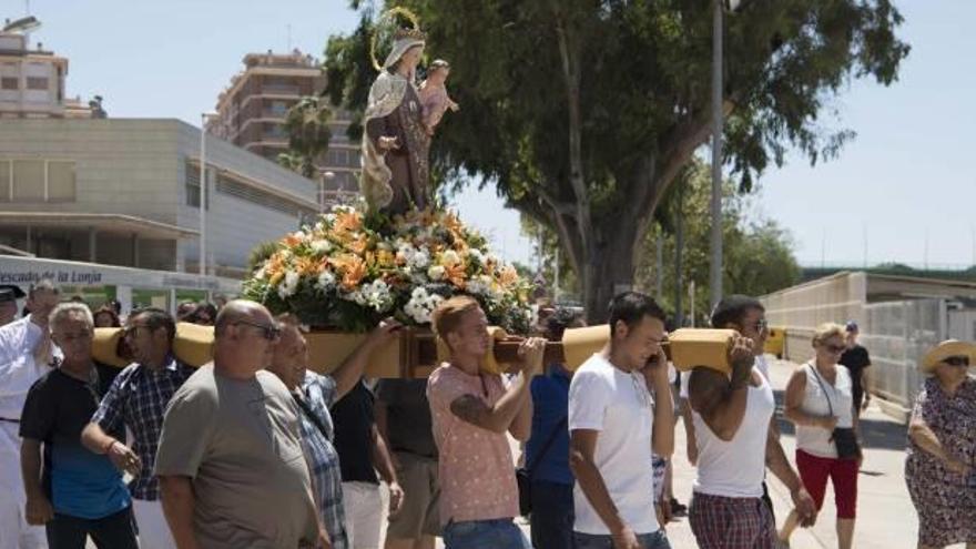 Desfile de la Virgen del Carmen celebrado en Cullera.