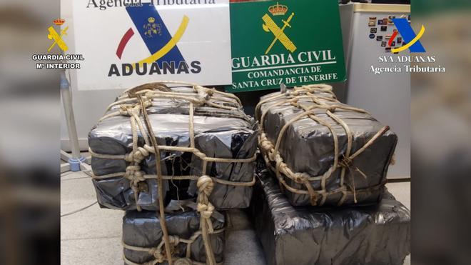 Hallan 120 kilos de cocaína en un buque fondeado en el puerto de Santa Cruz de Tenerife.