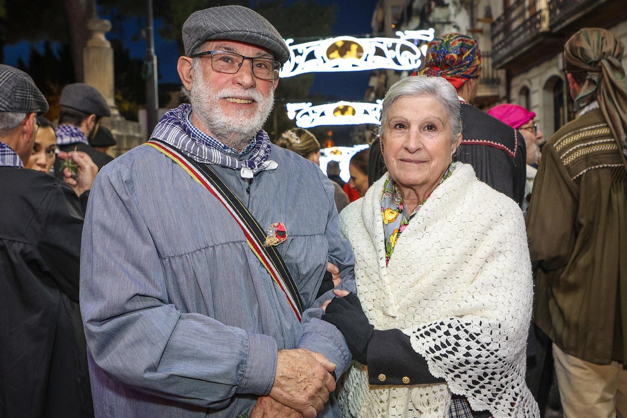 El Embajador Real y la entrega de cartas a las burritas llenan de ilusión las calles de Alcoy