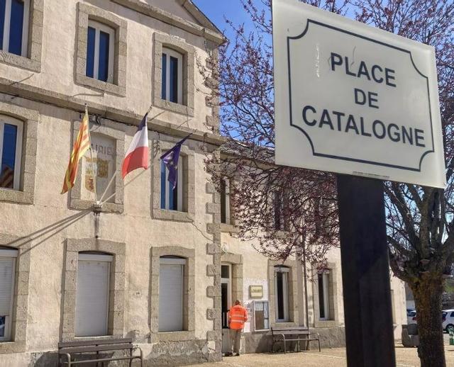 La plaça de Catalunya de la Guingueta d'Ix