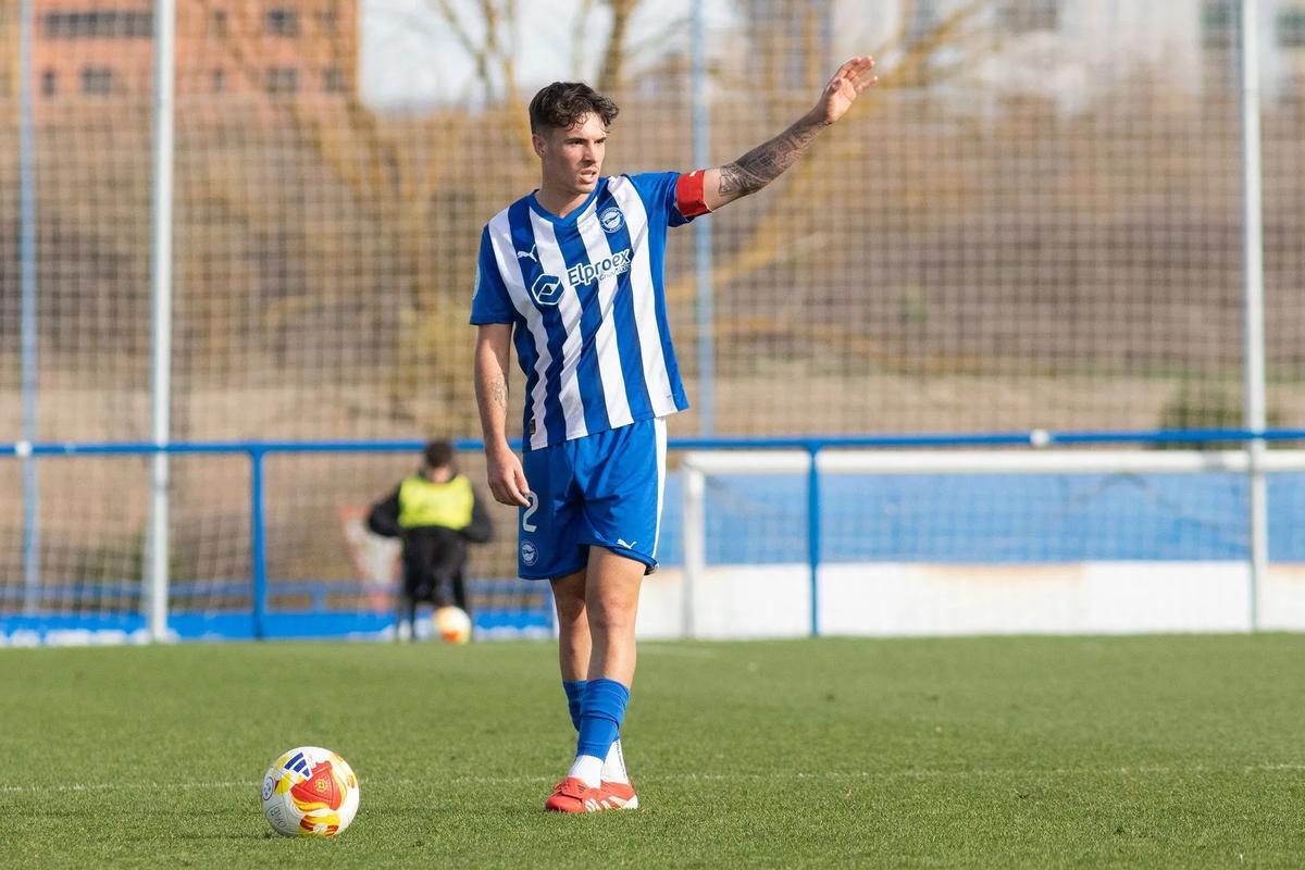 Egoitz Muñoz, durante un encuentro con el Alavés B.