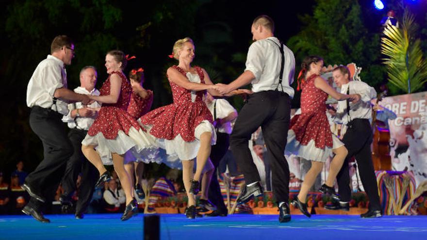 Actuación del Festival Internacional de Folklore de Ingenio.