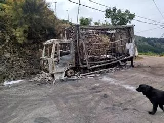 Un fuego arrasa el camión-escenario del grupo Dorados: "No vamos a dejar nadie tirado y vamos a seguir"