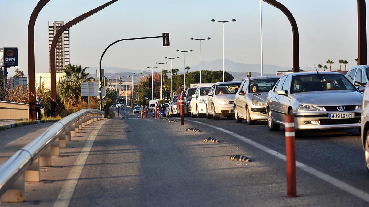 La incorporación de un carril más de circulación en tres avenidas de Murcia, a estudio